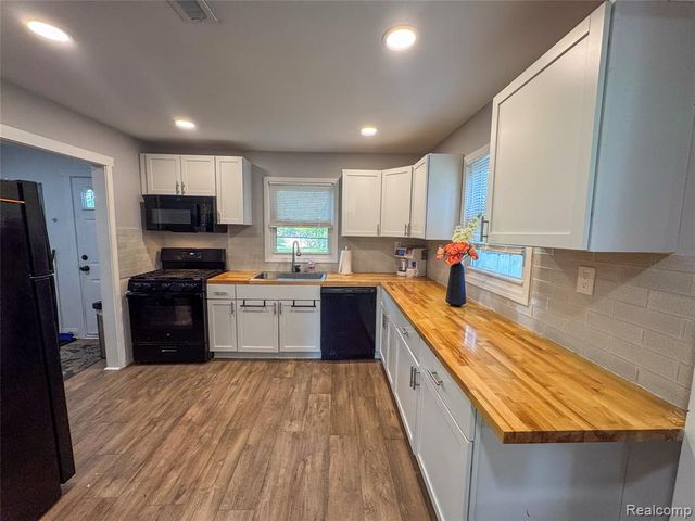 15684 Mcguire Street, Taylor, MI 48180