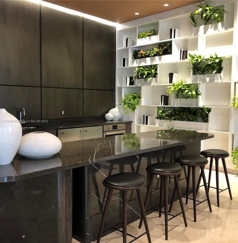 55 SW 9th St 2902, Miami, FL 33130