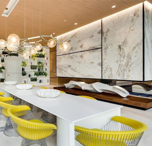 55 SW 9th St 2902, Miami, FL 33130