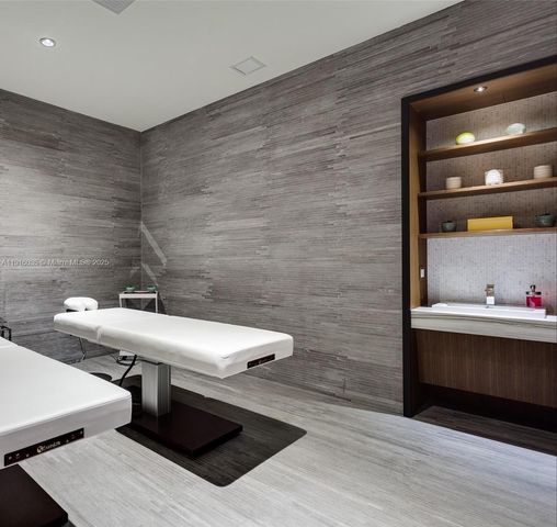 55 SW 9th St 2902, Miami, FL 33130