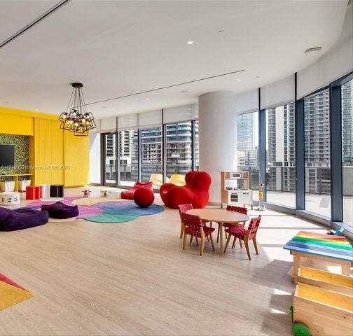 55 SW 9th St 2902, Miami, FL 33130