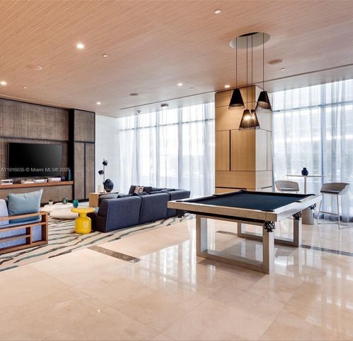 55 SW 9th St 2902, Miami, FL 33130