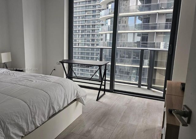 55 SW 9th St 2902, Miami, FL 33130