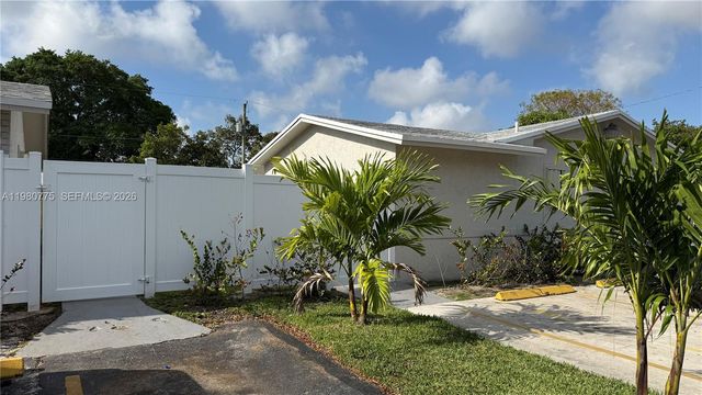 220 NW 12th Street, Pompano Beach, FL 33060