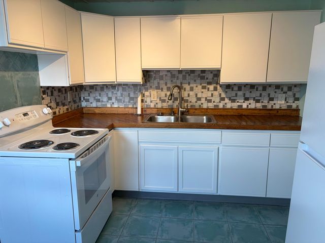 3578 N OLD DIXIE Highway, Delray Beach, FL 33483