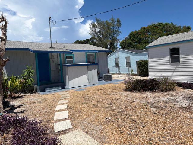3578 N OLD DIXIE Highway, Delray Beach, FL 33483