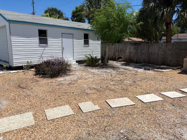 3578 N OLD DIXIE Highway, Delray Beach, FL 33483