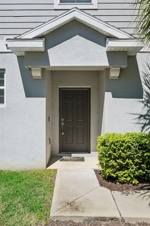 Image 3 of property listing at 12432 TURTLE GRASS DRIVE, Orlando, FL 32824