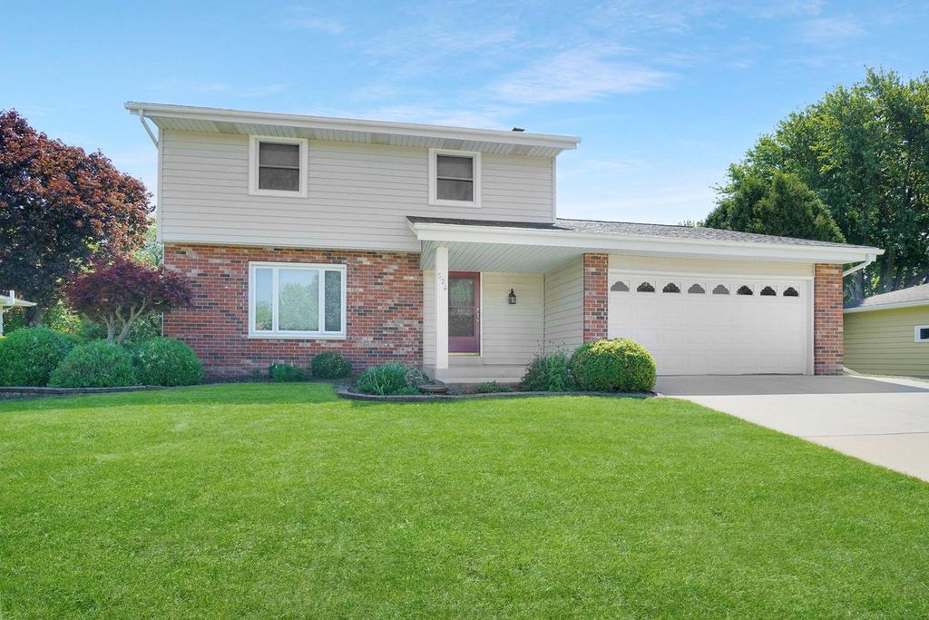 524 Birch LANE, Hartford, WI 53027