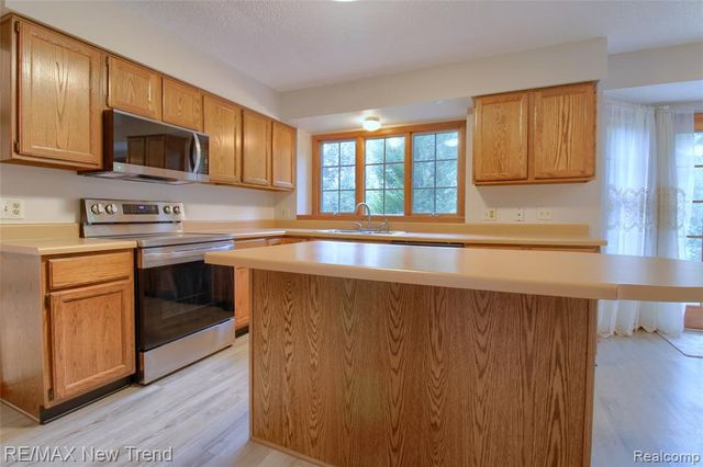 7252 Steeplechase Drive, Saline, MI 48176