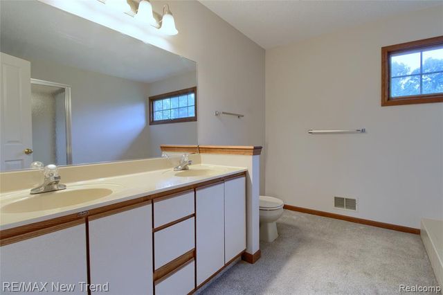 7252 Steeplechase Drive, Saline, MI 48176