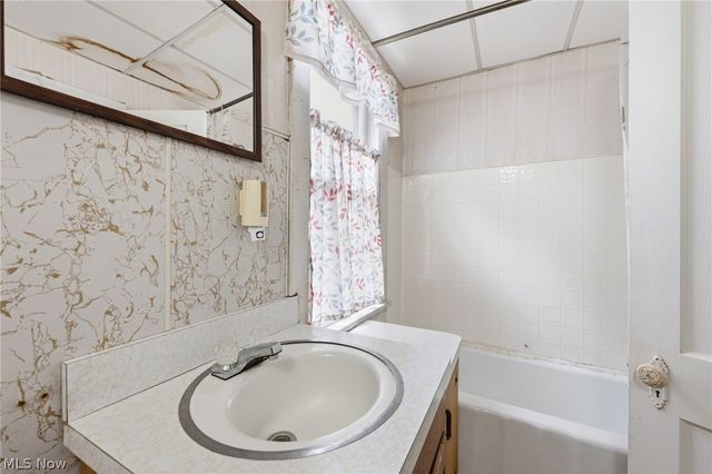 471 Lamson Avenue, Bedford, OH 44146