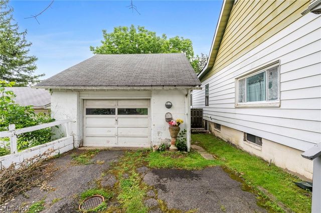 471 Lamson Avenue, Bedford, OH 44146