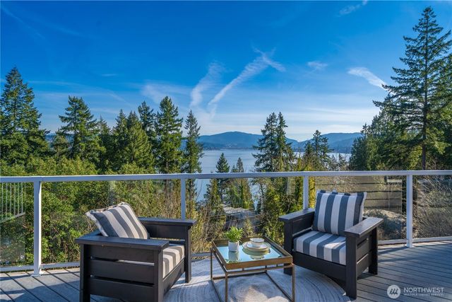 17003 SE 14th Lane, Bellevue, WA 98008