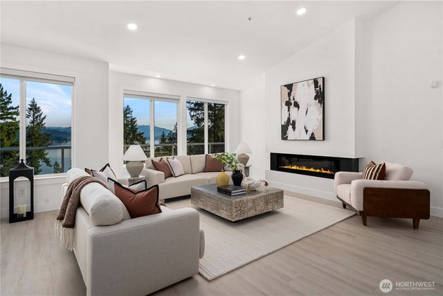 17003 SE 14th Lane, Bellevue, WA 98008