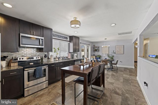 133 ARBOR MEADOW DR, Sicklerville, NJ 08081