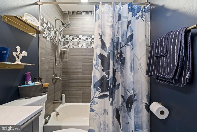 133 ARBOR MEADOW DR, Sicklerville, NJ 08081