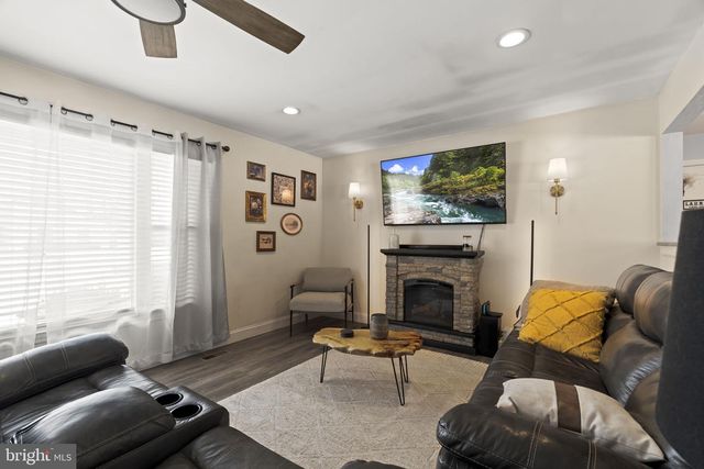 133 ARBOR MEADOW DR, Sicklerville, NJ 08081