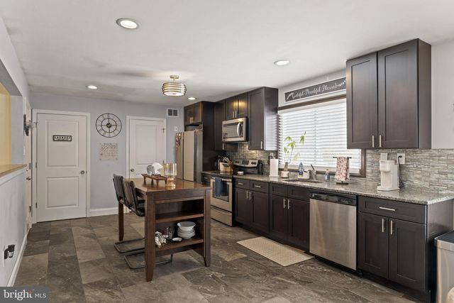 133 ARBOR MEADOW DR, Sicklerville, NJ 08081