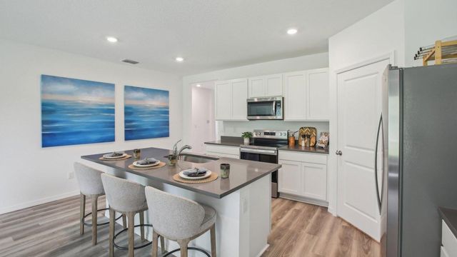 2141 Bluff Heights Drive, Shakopee, MN 55379