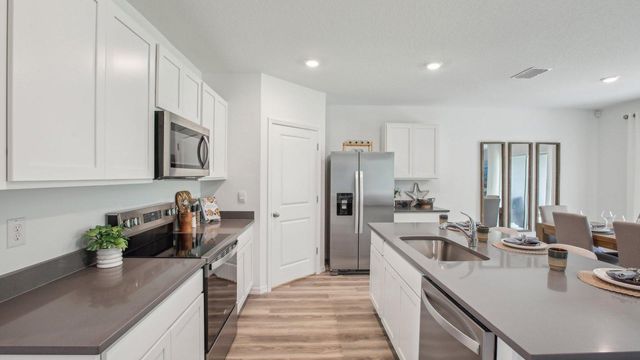 2141 Bluff Heights Drive, Shakopee, MN 55379