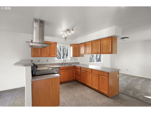 88081 9TH St, Veneta, OR 97487