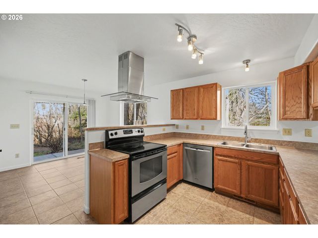 88081 9TH St, Veneta, OR 97487