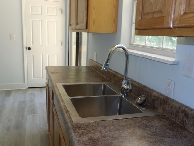 811 Powers Blvd, Waverly, TN 37185