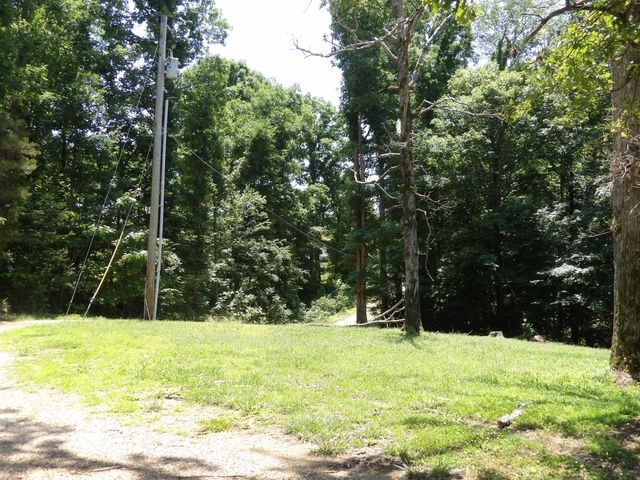 811 Powers Blvd, Waverly, TN 37185