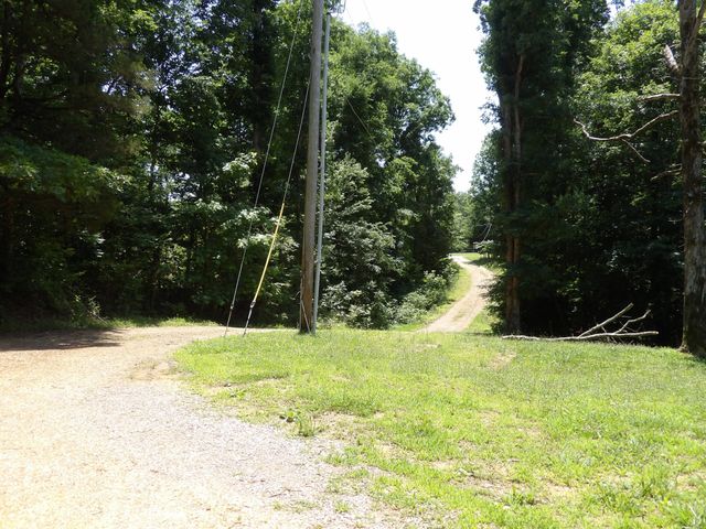 811 Powers Blvd, Waverly, TN 37185