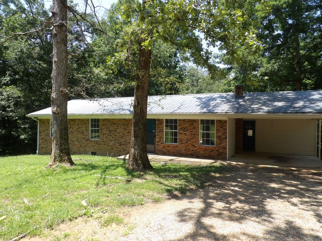 811 Powers Blvd, Waverly, TN 37185