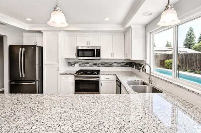 435 Bliss Avenue, Clovis, CA 93611