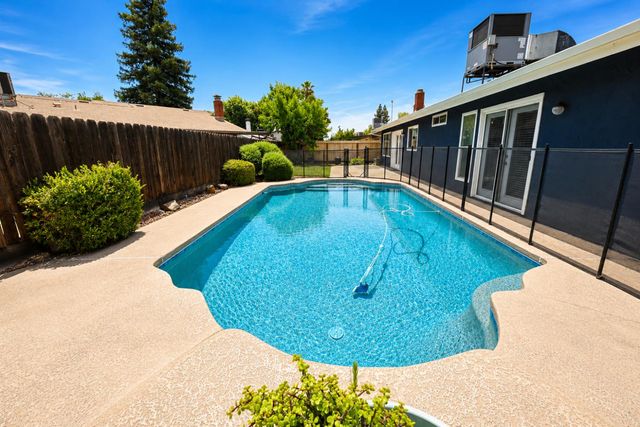 435 Bliss Avenue, Clovis, CA 93611