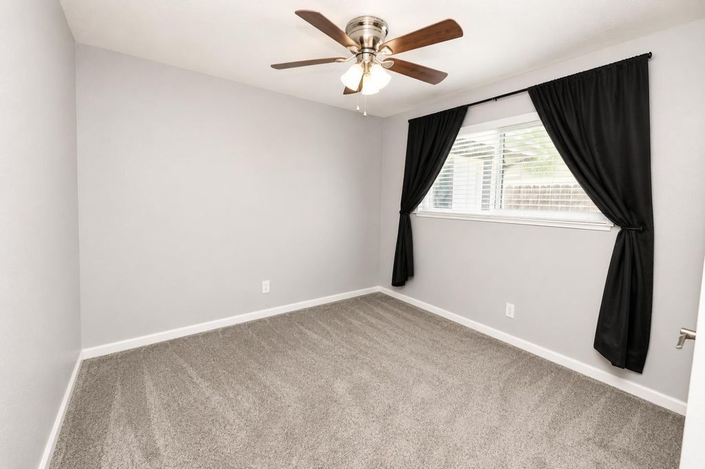 Image 20 of property listing at 435 Bliss Avenue, Clovis, CA 93611