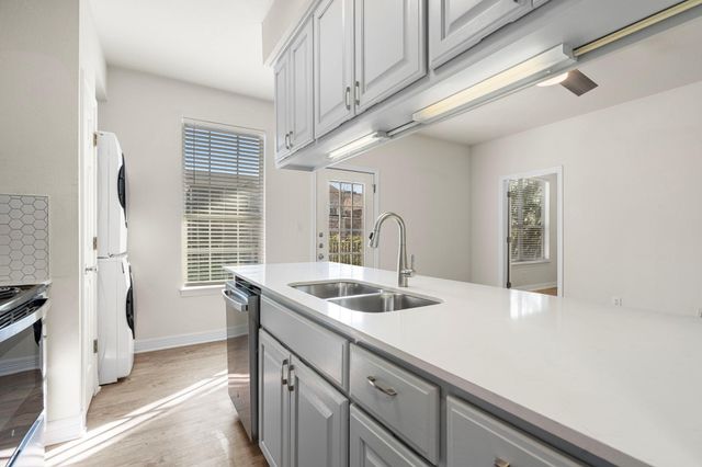 1100 W 25th ST 101, Austin, TX 78705