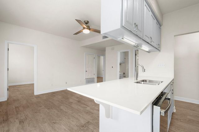 1100 W 25th ST 101, Austin, TX 78705