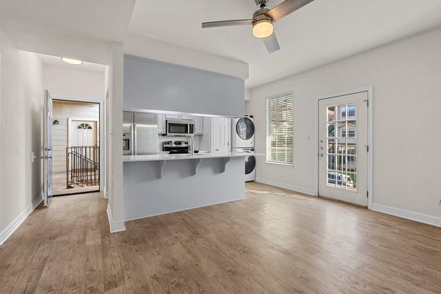 1100 W 25th ST 101, Austin, TX 78705