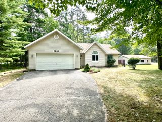 1243 Euclid Avenue, Grayling, MI 49738