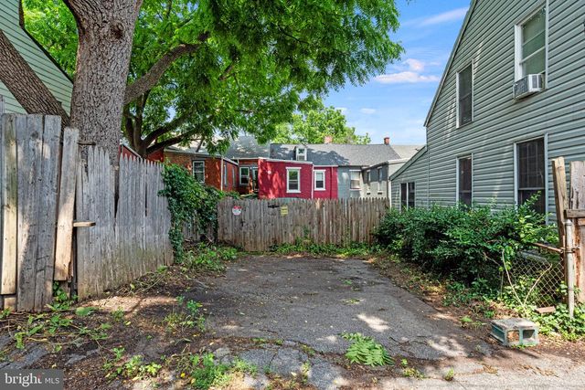 230 W STRAWBERRY ST, Lancaster, PA 17603