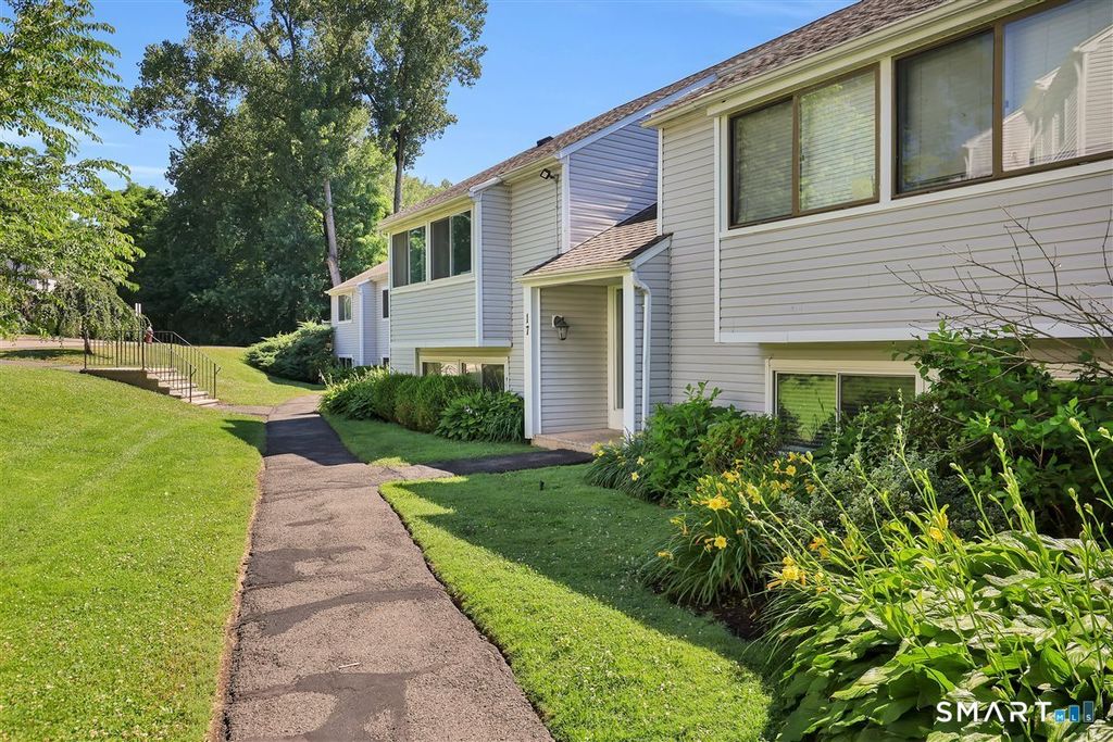 17 Brookwood Drive B, Rocky Hill, CT 06067
