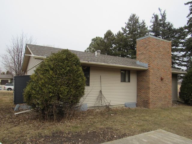 1903 Willow Avenue, Worthington, MN 56187