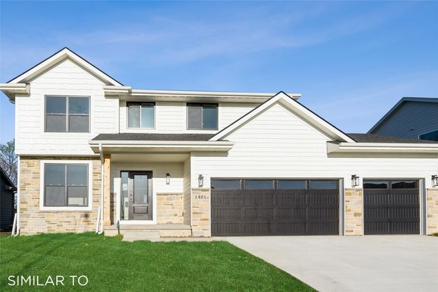 1009 Shady Lane Drive, Norwalk, IA 50211