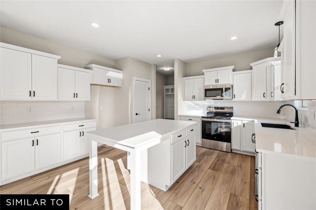 1009 Shady Lane Drive, Norwalk, IA 50211