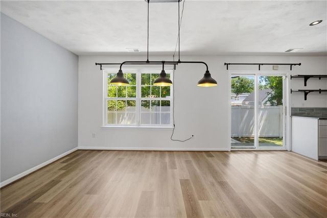 6354 Trafalgar Ct, Norfolk, VA 23513