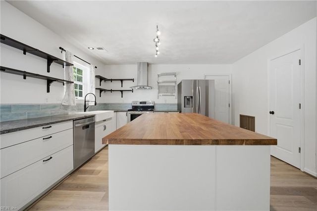 6354 Trafalgar Ct, Norfolk, VA 23513