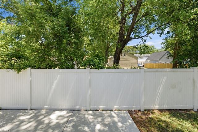 6354 Trafalgar Ct, Norfolk, VA 23513