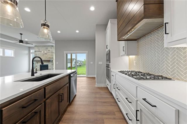 1608 SW Arbor Park Drive, Lee's Summit, MO 64082
