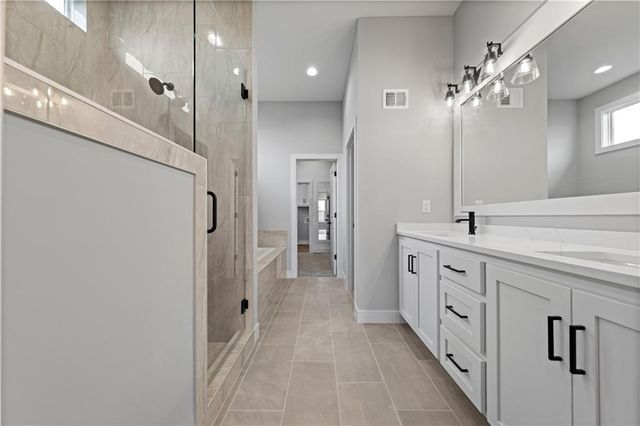1608 SW Arbor Park Drive, Lee's Summit, MO 64082