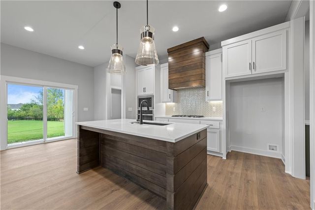 1608 SW Arbor Park Drive, Lee's Summit, MO 64082