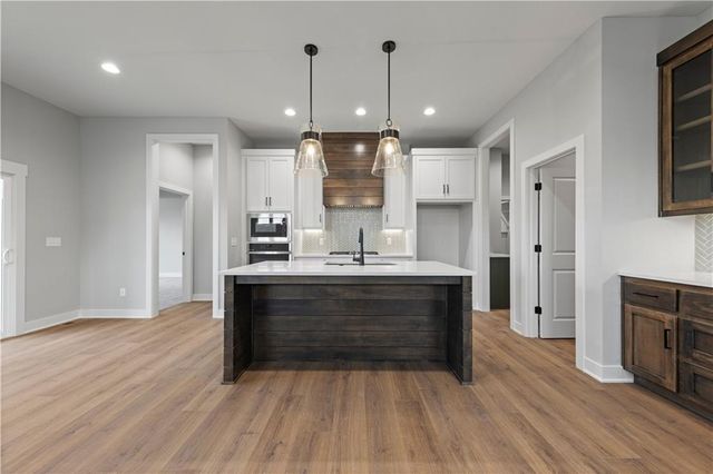 1608 SW Arbor Park Drive, Lee's Summit, MO 64082